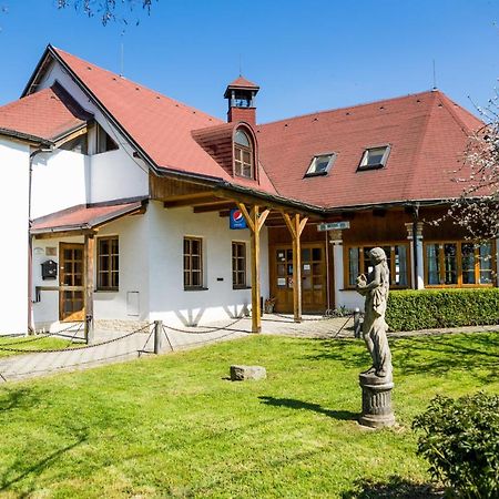 Отель Penzion Terasa, Bed & Breakfast Велке Лосины Экстерьер фото